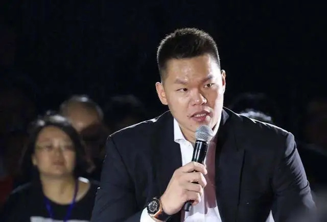 2米13的NBA首轮秀抵达东莞，广东裁掉麦考尔赌他